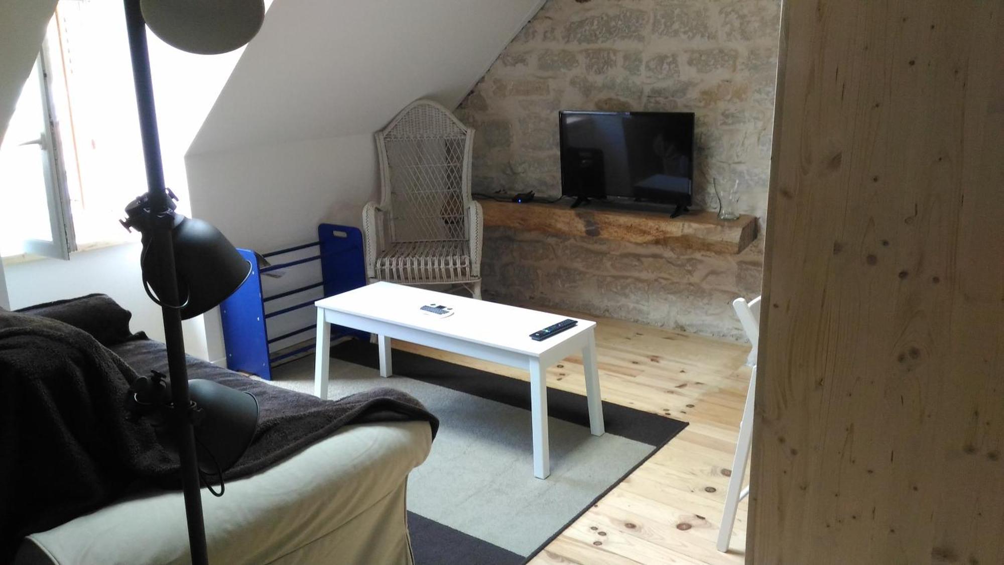 Studio Meuble Proche Conseil Departemental Du Jura Lons-le-Saunier Exteriör bild